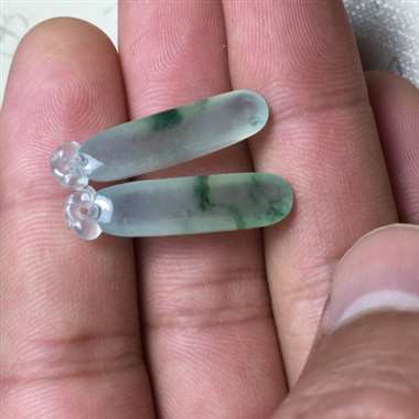 冰种飘花福瓜一对 种老水足 水润通透 雕工精细 可镶嵌做耳坠