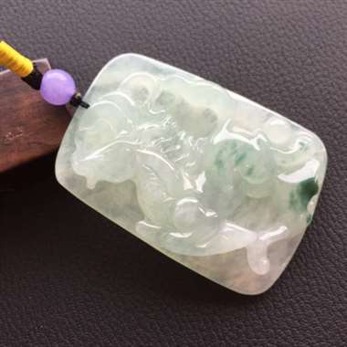 冰糯种浅底飘花马牌挂件 直上青云 冰糯种浅底飘花马牌挂件 直上青云