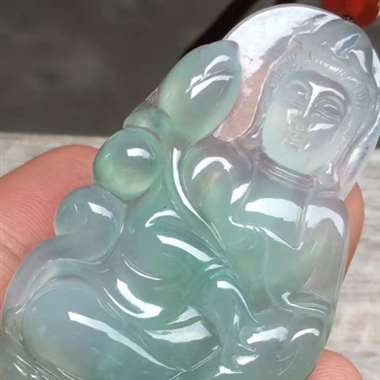 冰种持莲观音，尺寸:50.0*28.1*5.3mm，种水佳，水润通透，底色甜美，泛光起胶，完美。H1