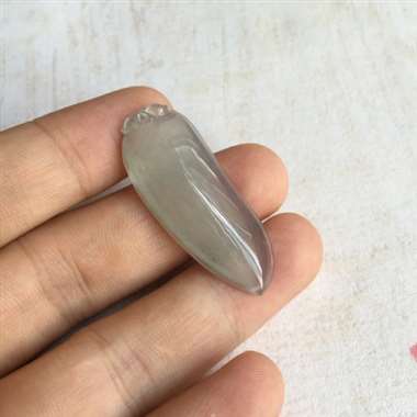 冰种 福瓜 冰种 整体有底色 质地细腻 冰透感好 种老 水头足 起光 佩戴漂亮 无纹裂 尺寸 39.
