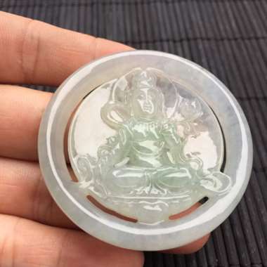 3月20日成品公盘10号，冰种完美飘绿持莲观音，种老起胶，做工精腻，上身超好看。请点击联系客服购买保