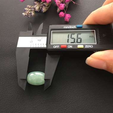 冰种苹果绿18k金镶嵌完美路路通吊坠。尺寸：15.6*12.2