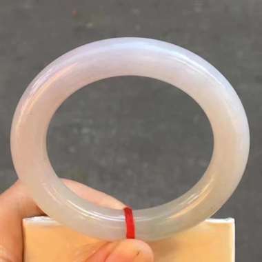 54.5圈口圆条手镯，淡紫底，条肥，底庄细腻，完美，贵气十足，圈口对的可以收，尺寸54.5*11.4