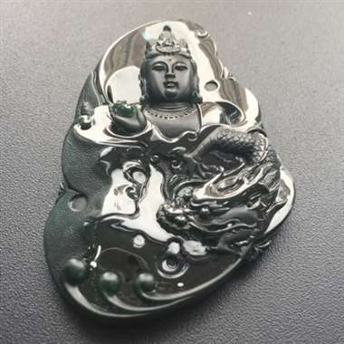 冰种墨翠观音，纯手工打造，雕工精湛，打灯阳绿。尺寸：56.1-37.5-8.7