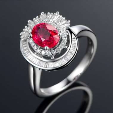18k镶嵌,主石1.5ct,配钻0.56ct,手寸14# 18k镶嵌,主石1.5ct,配钻0.56ct,手寸14#