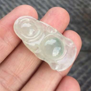 缅甸翡翠A货，冰种带鲜色，完美大气，性价比超高，厂家直销，手慢无。