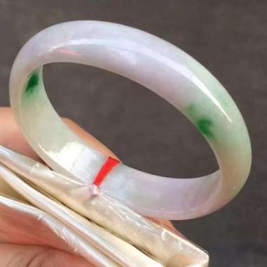 53.8圈口贵妃手镯，春带彩，小手福利，色阳，干净清爽，底庄细腻，性价比高，上手好看，末图有个小小内