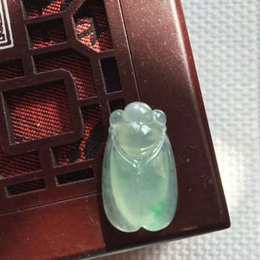 缅甸翡翠A货,冰种带色的一鸣惊人,考状元,质量杠杠的,性价比最高,手慢无货。 缅甸翡翠A货,冰种带色的一鸣惊人,考状元,质量杠杠的,性价比最高,手慢无货。