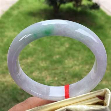 正圈，紫底飘绿，尺寸57.0-13.1-7.9，水润漂亮，颜色亮丽，完美