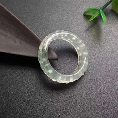 a417:冰种飘花指环，尺寸内径17.5厚2宽6.2