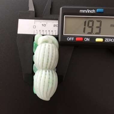 糯种白底青完美生财有道挂件。尺寸：47.9-19.3-21.1