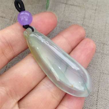 冰种飘花吊坠,通透水润,质地非常细腻!完美!性价比高! 冰种飘花吊坠,通透水润,质地非常细腻!完美!性价比高!