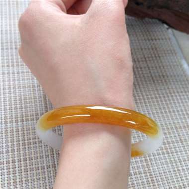 17041506#贵妃尺寸：54.5x7.8x6.6mm短：46mm 冰黄翡镯，冰味一流有种水，实物