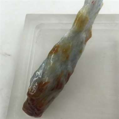 RM8 56克细糯种双色明料，种不错，色彩也好，看看能做个什么，尺寸：95*25*15mm