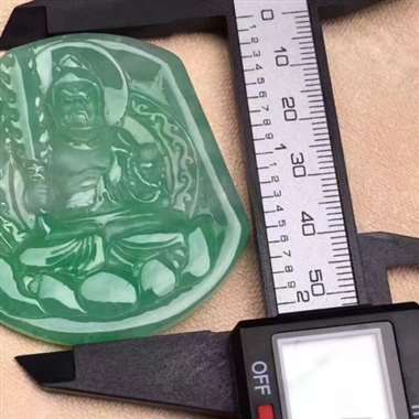 L冰种满绿《不动明王菩萨》。细腻种水足，水润怡人，完美