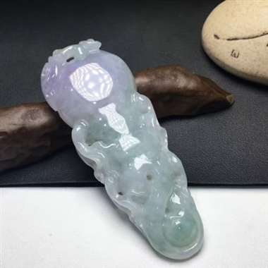 天然翡翠A货人参挂件，完美漂亮，厚装饱满，性价比高，大小：85/31.4/13.9mm