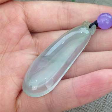 冰种飘花吊坠，通透水润，质地非常细腻！完美！性价比高！