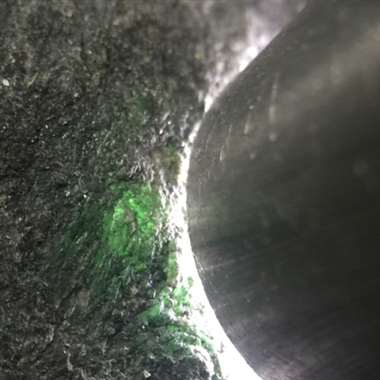 W136 2.74公斤帕敢全赌料，打灯各处表现都不错，种老到家，有底色，有多个手镯位，尺寸：2