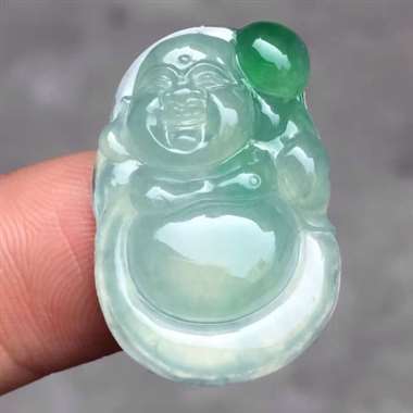福利！冰种飘绿逍遥佛：完美无裂纹，种水好，玉质细腻，雕工精致，色泽漂亮，饱满，尺寸：26.5/17.