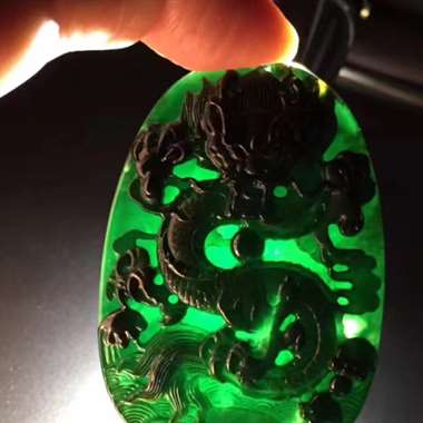414：墨翠龙牌，黑度特黑，打灯翠绿，肉质细腻，饱满，品质非常高 带证书，可退换！