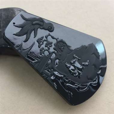 冰种墨翠完美观音，黑度极度黑，纯手工打造，雕工精细尺寸：68.3-50.1-8.0