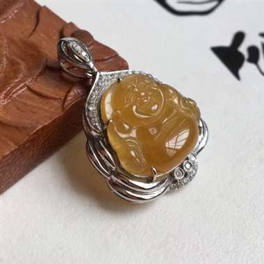 冰糖黄 笑佛 18K金镶嵌 整体颜色艳丽 质地水润 种老 黄翡达到这样的种色不多 开脸喜庆 大肚饱满