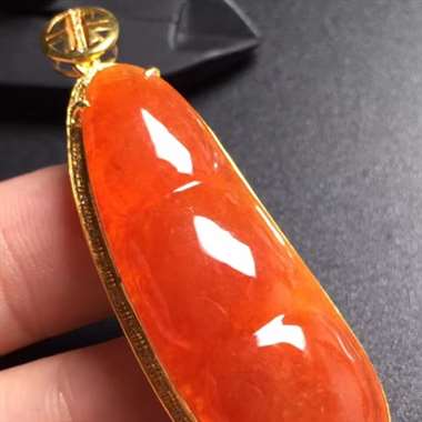 红翡豆子吊坠，真金真钻镶嵌，完美，种水超好，玉质细腻