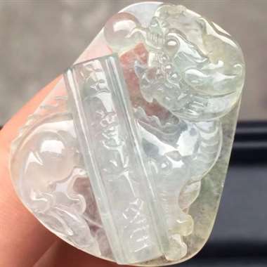 福利！黄翠特色龙牌：完美无裂纹，种老起胶，种雕工精致，色泽漂亮，饱满，尺寸：34.4/28.4/6.