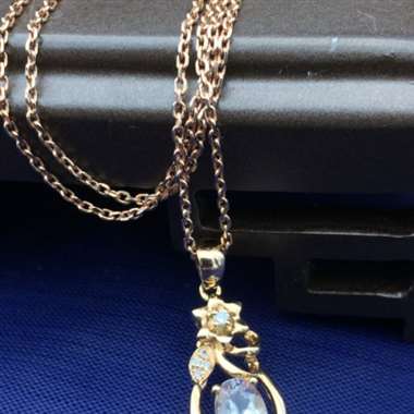 18k红金材质镶嵌,主石0.82ct,配钻0.036ct,总重1.94g 18k红金材质镶嵌,主石0.82ct,配钻0.036ct,总重1.94g