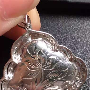 M阳绿佛公吊坠，真金真钻镶嵌，完美，种水超好，玉质细腻