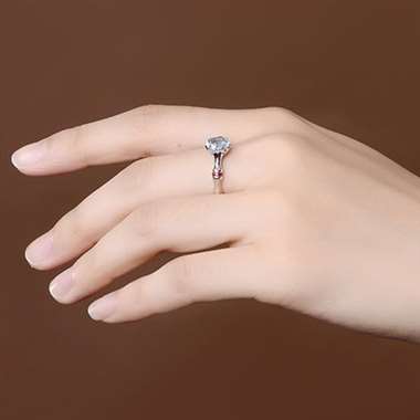 18K金海蓝宝竹节系列戒指，主石0.8ct，红宝石0.07ct，手寸13#，配证书