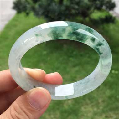 正圈，冰种飘花，尺寸57.1-13.2-7.5，水润冰透，飘花飘逸，完美