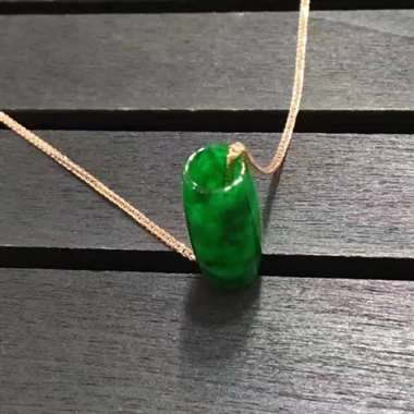 满绿大个路路通，路路畅通，财源滚滚，色阳，满绿，水润，完美，有质量，简约大方，高档大气，配送18k金