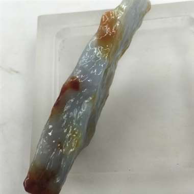 RM8 56克细糯种双色明料，种不错，色彩也好，看看能做个什么，尺寸：95*25*15mm