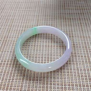 17041505#正圈尺寸：55.8x11.2x6.7mm 细润翠色镯，很温润的料子，清爽，紫底带翠