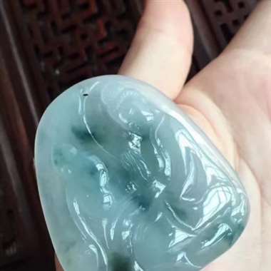 冰糯种飘花如来佛、尺寸46.5~40.2~6.2、克重28.70、配送权威证书。