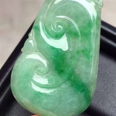 福利！冰种飘绿如意：完美无裂纹，种水好，玉质细腻，雕工精致，色泽漂亮，尺寸：41.2/23.1/3.