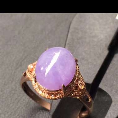 18K金镶嵌翡翠冰种紫罗兰戒指，种好色辣，完美饱满，性价比高，裸石大小：9.7/8.5/5mm