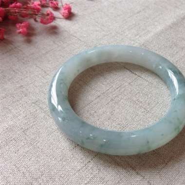 冰飘花圆条起胶手镯,有纹无抠感,上手端庄典雅,高性价比,实物更美 冰飘花圆条起胶手镯,有纹无抠感,上手端庄典雅,高性价比,实物更美