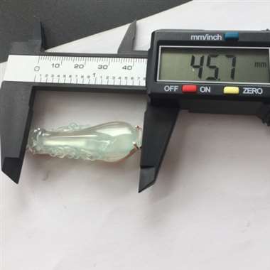 冰种晴水完美梅花瓶吊坠，种水好，18k金镶嵌，性价比高。尺寸：45.7-18.1-9.6