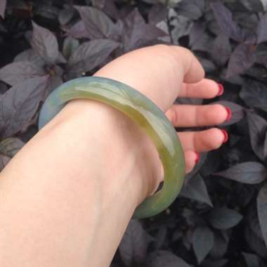 翡翠A货56圈口手镯，糯种黄皮带紫底，完美！