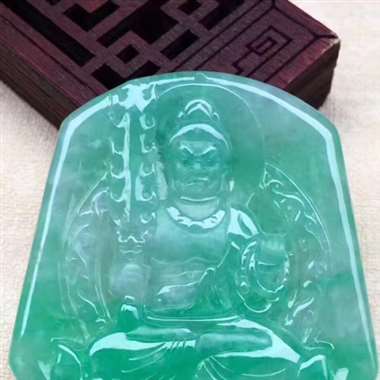 L冰种满绿《不动明王菩萨》。细腻种水足，水润怡人，完美