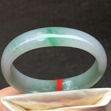 54.4圏口贵妃，色阳，完美，底庄细腻，有种有色，性价比高，尺寸54.4*13.4*5.6，超值