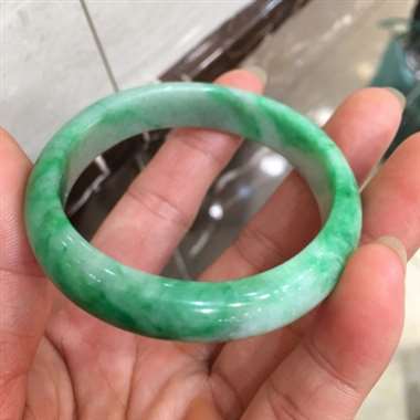 天然翡翠A货糯种带绿贵妃手镯