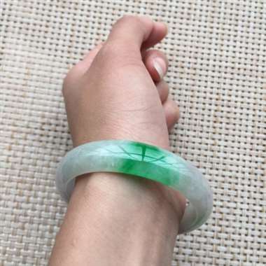 冰浅紫底正阳绿正装手镯，口径：52.3*12.3*6.7，41.67g