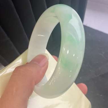 翡翠手镯 飘花手镯 底细干净 完美无裂