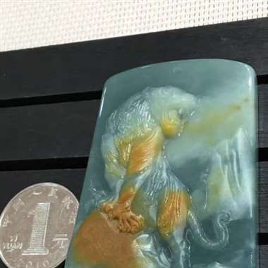 登山虎，虎行天下，精工雕刻，俏色巧雕，出神入化，活灵活现，霸气十足，大件，细腻，厚庄，完美，值得拥有