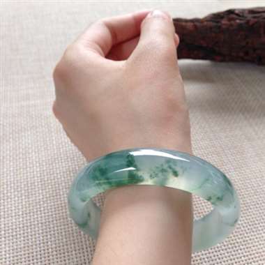 17041823#正圈尺寸：57x14.4x7.8mm 冰绿花镯，看得见得品质，种水十足，起光纯纯的