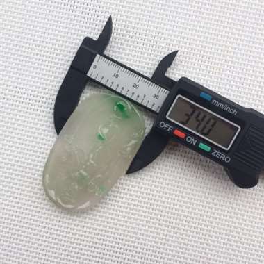 缅甸翡翠A货，冰种带色，很美的观音，谁带回保佑你全家幸福美满，喜欢的赶紧吧！性价比超高。