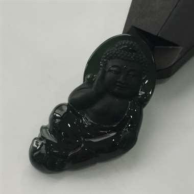 冰种优质墨翠宝宝佛，完美无纹裂，玉质细腻，黑度极度黑，打灯通透翠绿，纯手工打造，线条流畅柔美。尺寸：